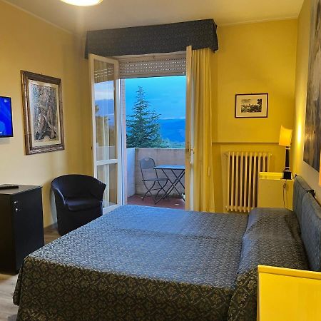 אורבינו Hotel & Residence Dei Duchi מראה חיצוני תמונה