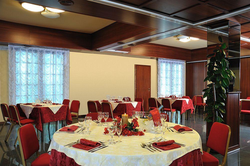 אורבינו Hotel & Residence Dei Duchi מראה חיצוני תמונה