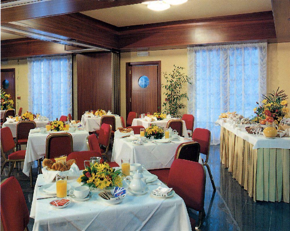 אורבינו Hotel & Residence Dei Duchi מסעדה תמונה